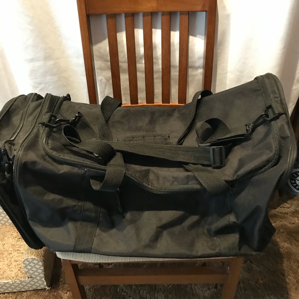 🇺🇸ALS🇺🇸 EUC Zippable/Foldable Black Duffle Bag - Picture 4 of 11